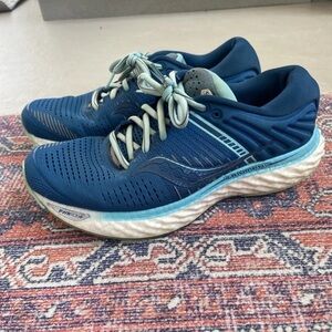Saucony Triumph 17 Shoes Womens Size 8.5 Blue Running Sneakers PWRRUN+ Comfort